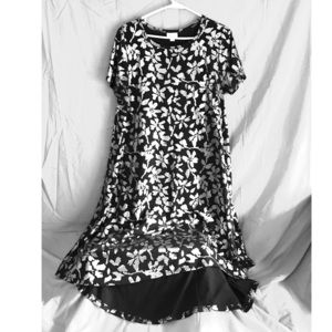 LuLaRue “Carly” shirt. Black & silver